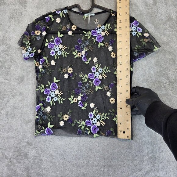 Kimchi Blue Shirt Womens XS Black Mesh Sheer Floral Embroidered Short Sleeve - Picture 3 of 10